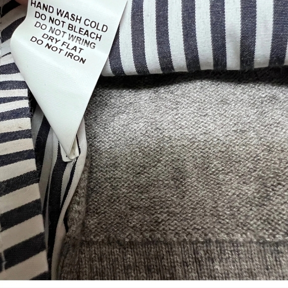 Honey Punch Women’s Size L Stripe Gray Pullover Sweater V-Neck Nautical Layer - Picture 6 of 10